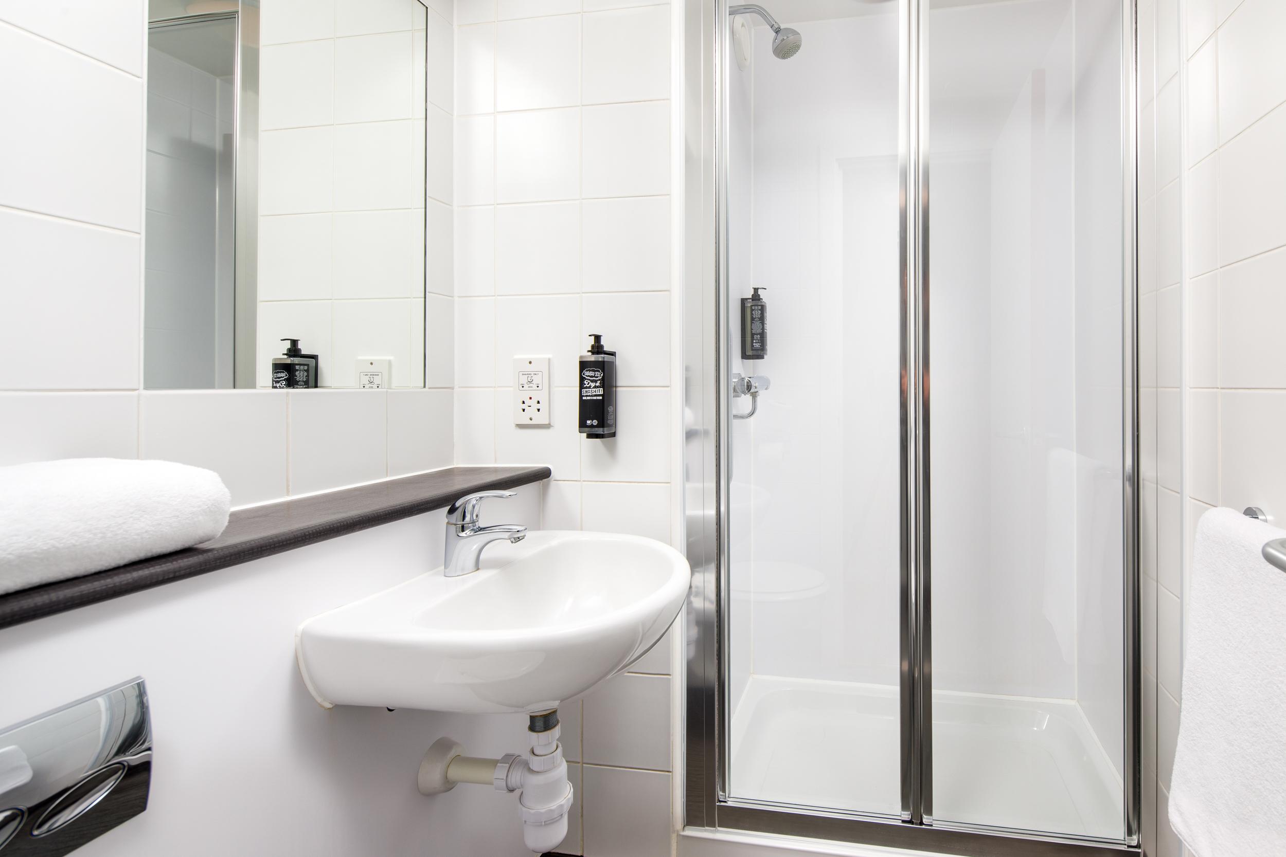 Ibis Budget London Heathrow Central Cranford Exterior foto