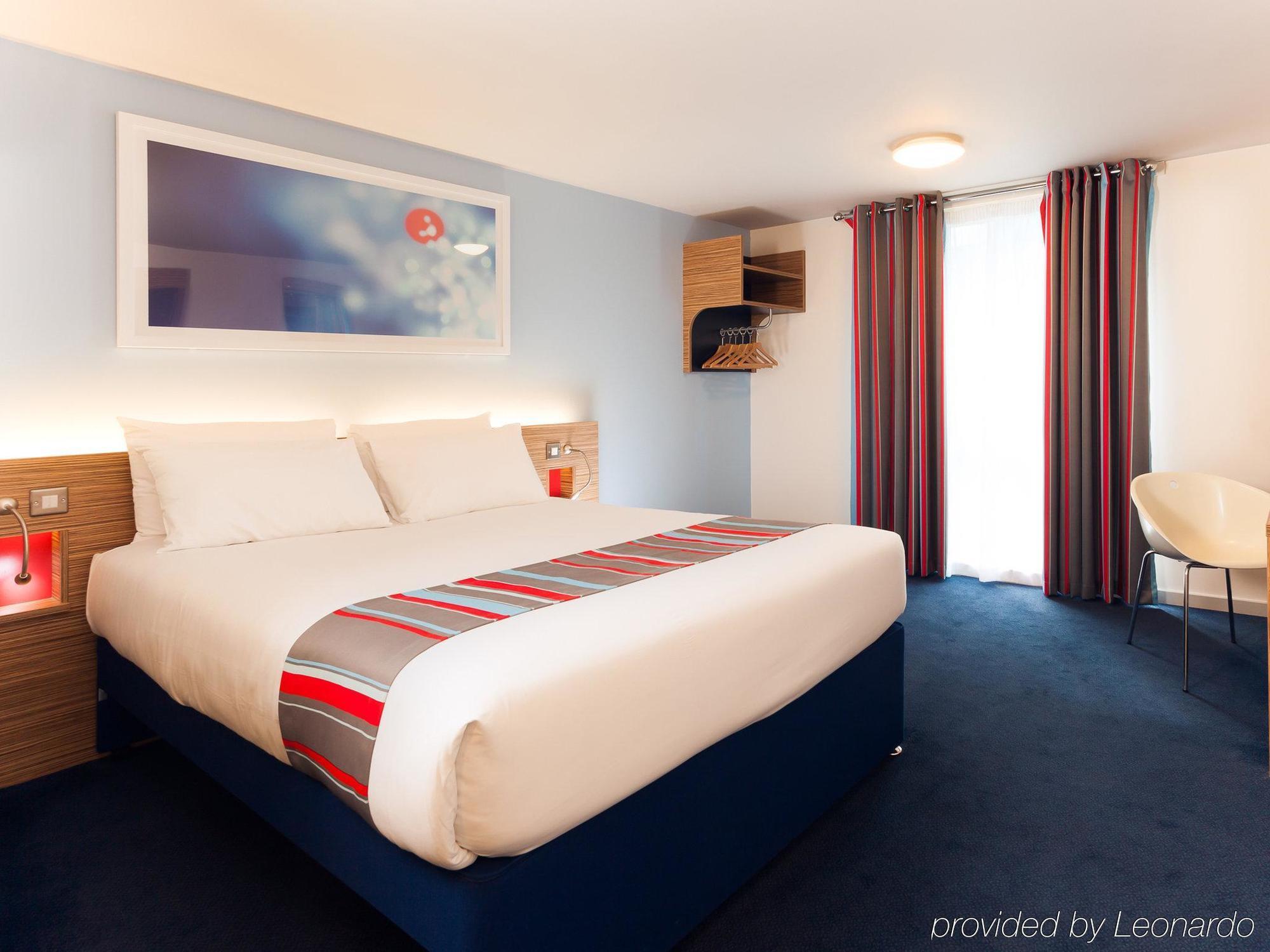 Ibis Budget London Heathrow Central Cranford Exterior foto